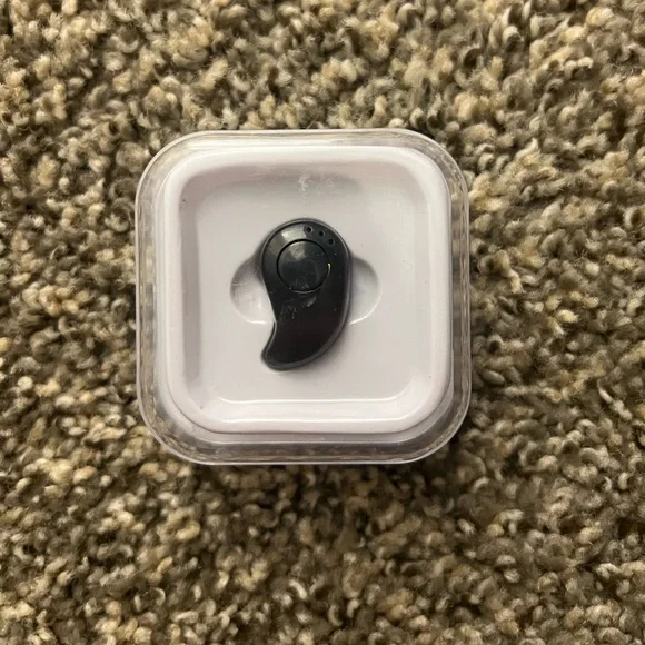 Wireless Bluetooth Earpiece - Picture 3 of 10